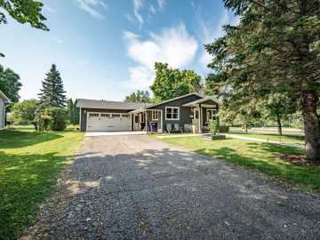 Ellsworth, WI: 195 W Humble Avenue