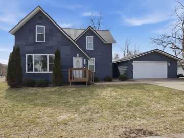 Stanley, WI: 324 E 6th Avenue