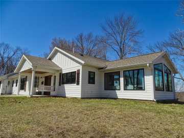 Maiden Rock, WI: W3300 160th Avenue 