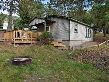 Gordon, WI: 6833 View Point Lodge Road 