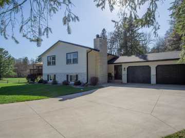 Eau Claire, WI: 2244 N 90th Avenue