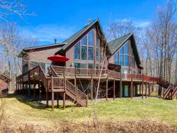Hayward, WI: 11068N Busse Road