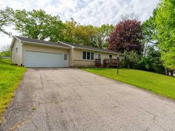 Durand, WI: 649 Oakwood Drive