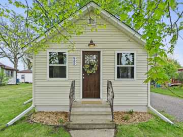 Rice Lake, WI: 935 Hammond Avenue