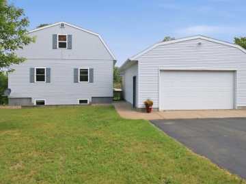 Eleva, WI: 4900 E Spruce Road