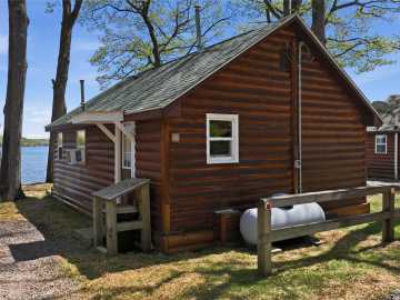 Hayward, WI: 7444 N Pats Landing Road