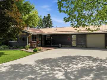 Barron, WI: 1733 Riverview Drive