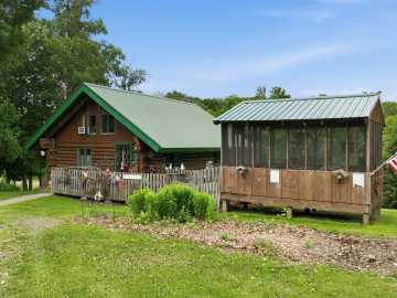 Cumberland, WI: 2458 8 1/2 8 3/4 Street