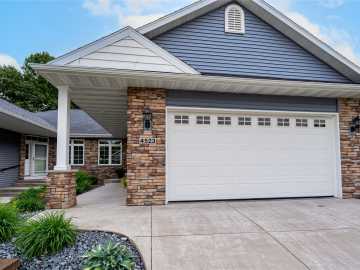 Eau Claire, WI: 4523 Village Oaks Circle