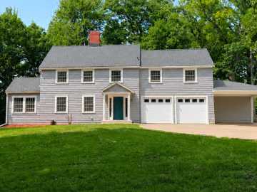 Menomonie, WI: 1319 Oakwood Avenue