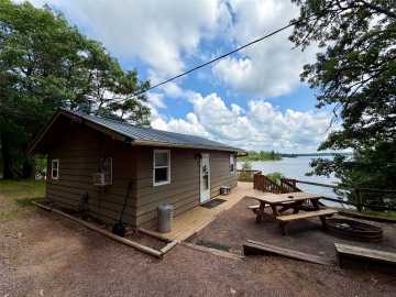 Gordon, WI: 6833 View Point Lodge Road 