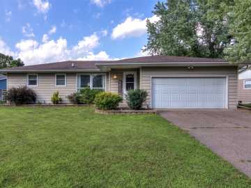 Eau Claire, WI: 1216 Blueberry Drive