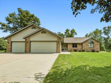 Chippewa Falls, WI: 1407 Woodridge Drive