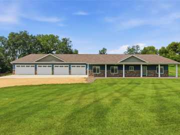 Menomonie, WI: 341 Amber View Street