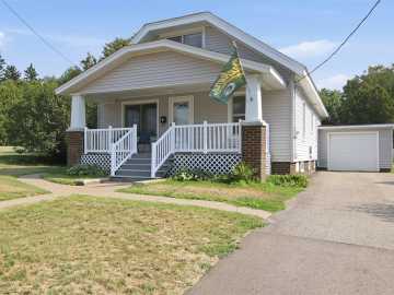 Bloomer, WI: 614 17th Avenue
