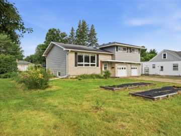 Cadott, WI: 217 N Poplar Street