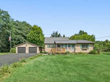 Cornell, WI: 1300 E Ripley Street