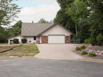 Menomonie, WI: 2707 Cherry Blossom Lane