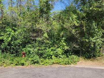 Eau Claire, WI: 302 Arbor Hills Circle
