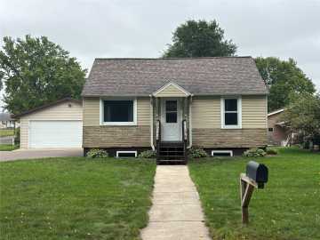 Bloomer, WI: 902 Queen Street
