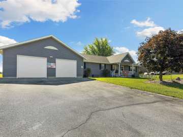 Hixton, WI: 103 Whitespire Drive