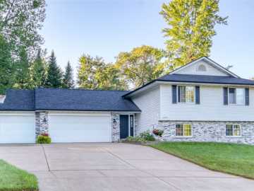 Eau Claire, WI: 3309 S Pointe Court