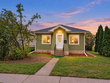 La Crosse, WI: 2430 Wood Street