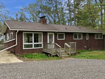 Stone Lake, WI: 6092N West Shore Lane