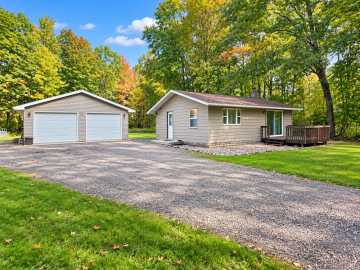 Ladysmith, WI: 6808 W Woodland Lane