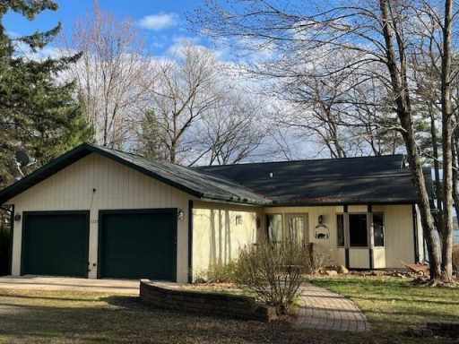 Couderay, WI: 11285 Pine Knoll Road