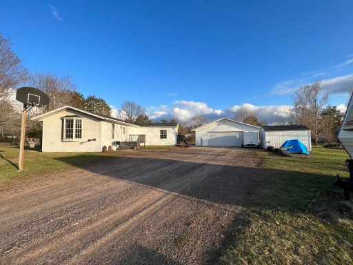 Holcombe, WI: W9302 Golden View Drive