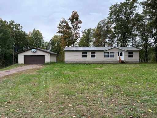 Spooner, WI: W5445 YELLOWSANDS DRIVE Drive