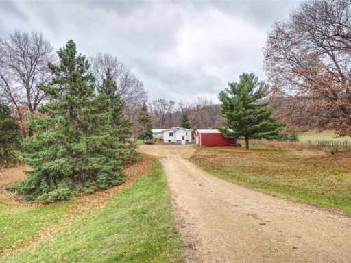 Durand, WI: W2585 County Road R 